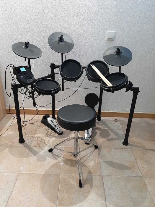 Bateria Eletrónica Alesis Nitro Mesh Kit + Banco + Saco com Baquetas