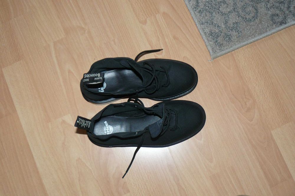 skorzane trapery dr martens church roz 41 jak nowe