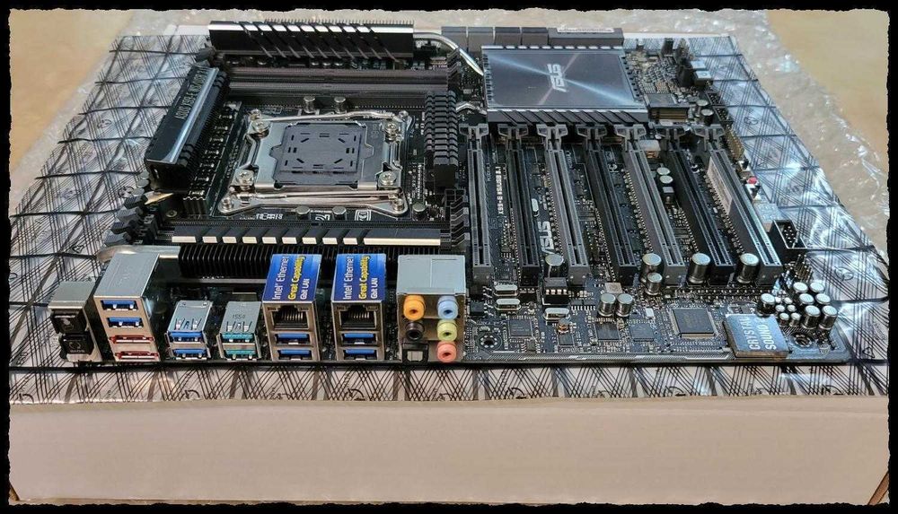 ASUS X99-E WS/USB 3.1 LGA 2011-v3 Intel X99 восстановленая