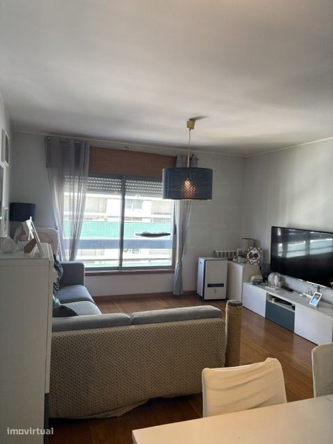 Excelente Apartamento T2 - Guardeiras, Maia - Garagem e Arrumos