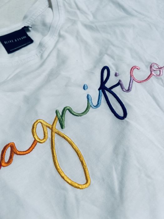 T-shirt com bordado