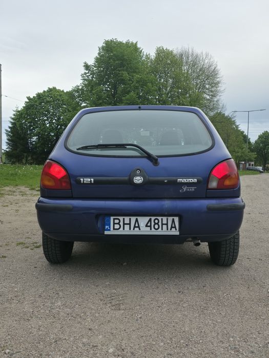 Samochód osobowy Mazda 121 benzyna niski przebieg