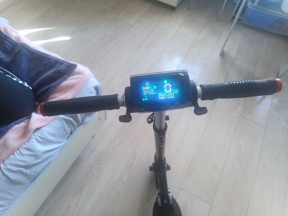 Продам электросамокат