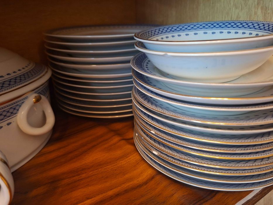 Vista Alegre - Cozinha Velha - Serviço de jantar e café com 80 peças