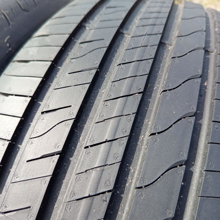 4x 215/55r17 Goodyear Efficient Grip Performance 2  DEMO nowe