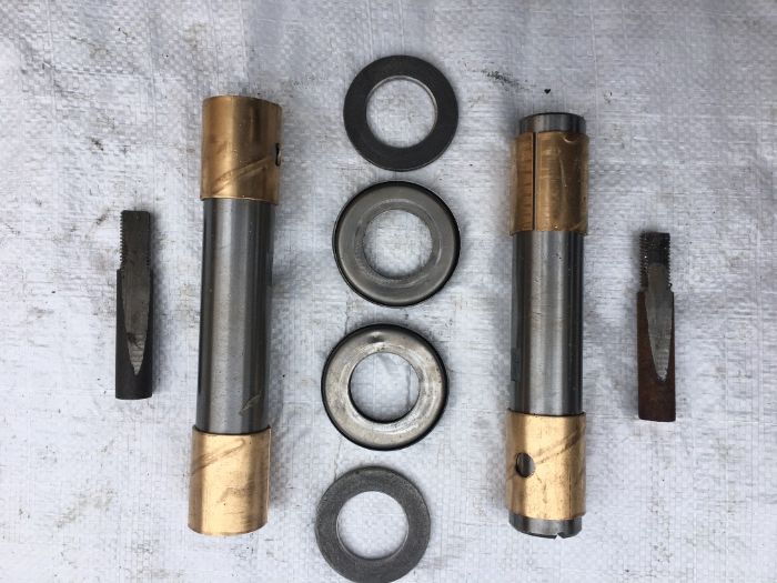 Палец дышла (моста) вертикальный, горизонтальный 2ПТС-4 и др. запчасти