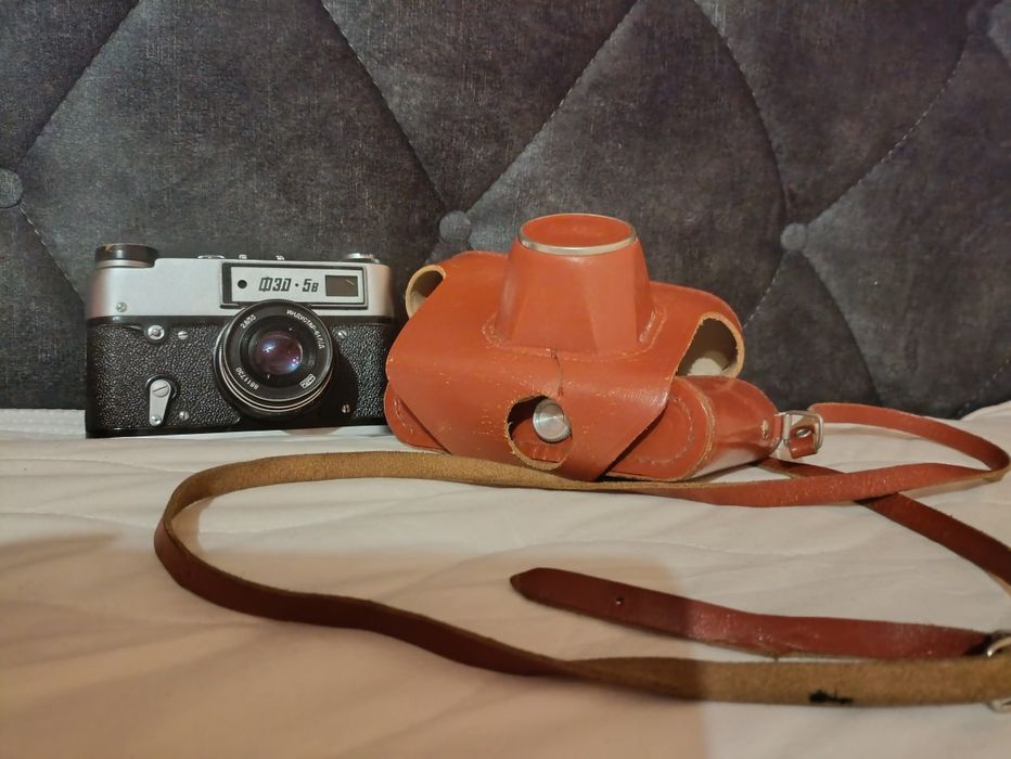 Фотоапарат ФЕД 5В у шкіряному чохлі гарний стан