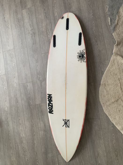 razman surfboard 5’10 25,6L