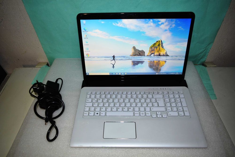 Duży Biały Laptop Sony Vaio SVE1712B4E 17.3" B980/8Gb/128SSD DVD MŁAWA