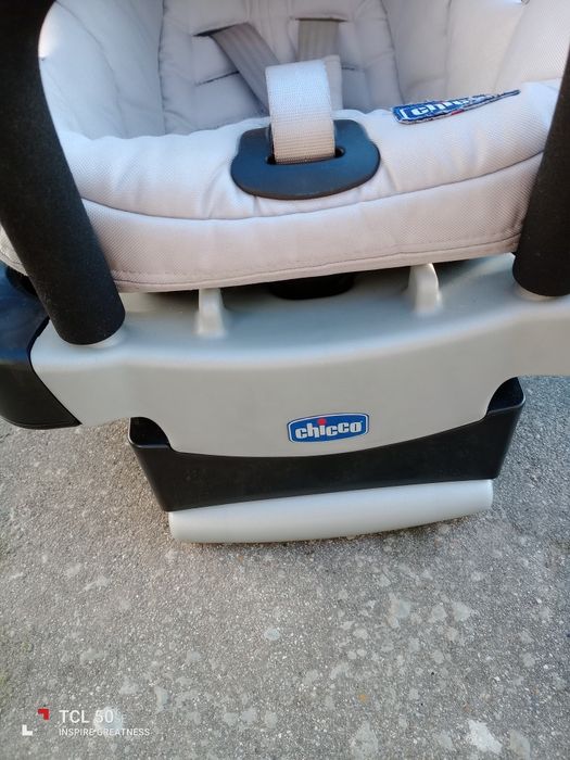 Carrinho de bebê da Chicco em bom estado com pouco uso.