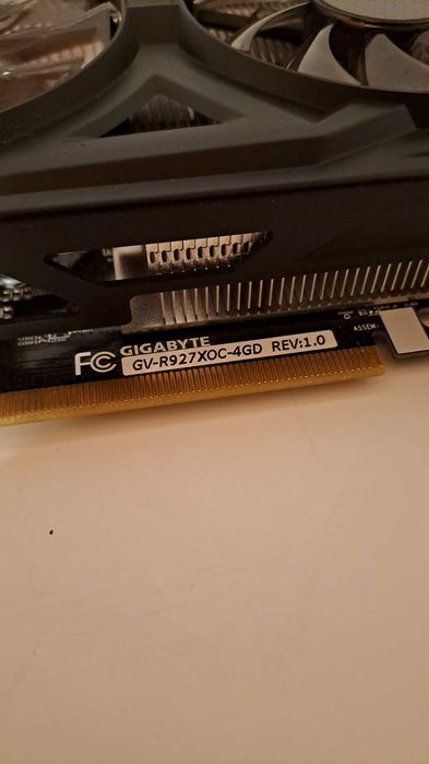 Placa gráfica Gigabyte AMD Radeon R9 270X 4GB GDDR5