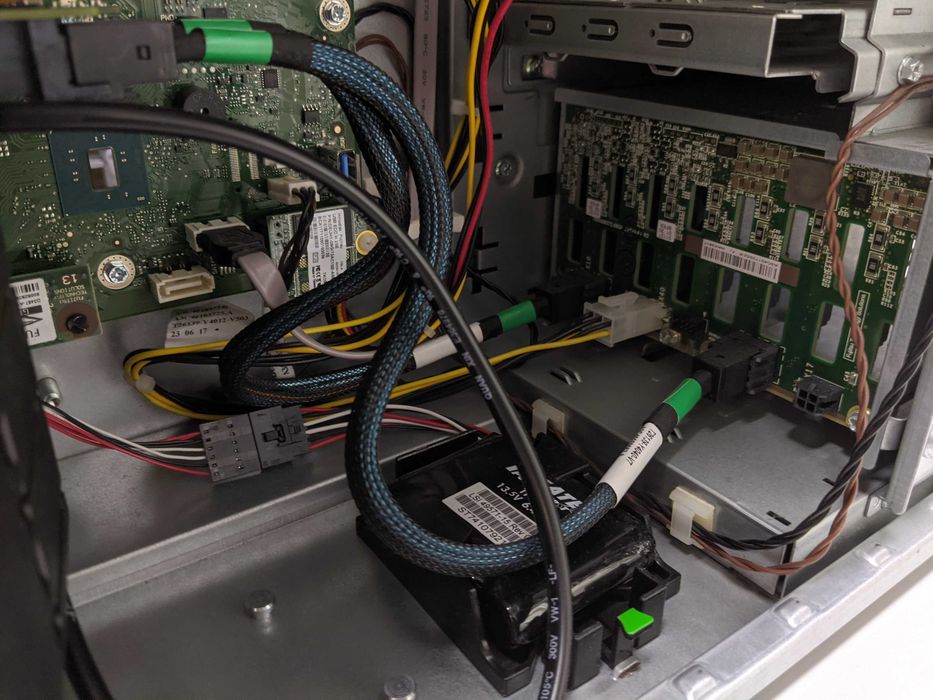 Гурт! Робоча станція Fujitsu Primergy TX1330 M3/Xeon E3-1240 v6/16GB