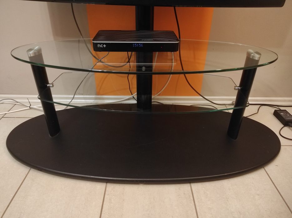 Stolik rtv z uchwytem na telewizor