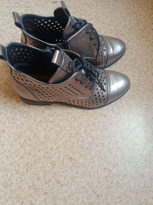 Buty sznurowane rozmiar 38 stan bdb