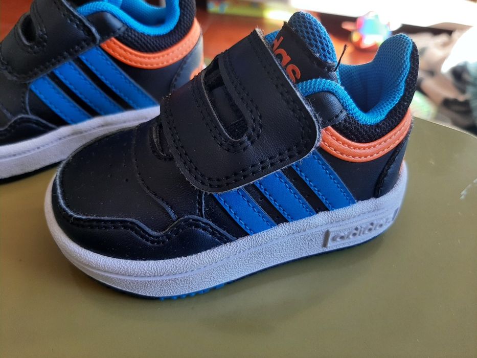 Tenis adidas menino