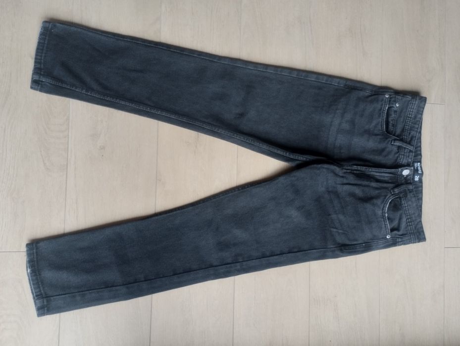 Sinsay Man czarne spodnie dżinsowe jeansy r. 28