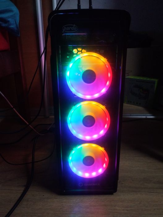 Ryzen 5 1500X + RX 580 8GB + 16GB DDR4