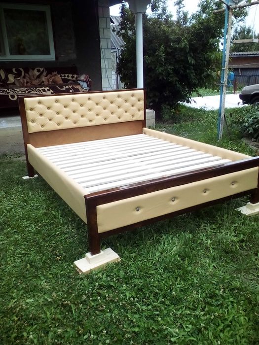 ліжко нове Леся щойно виготовлено