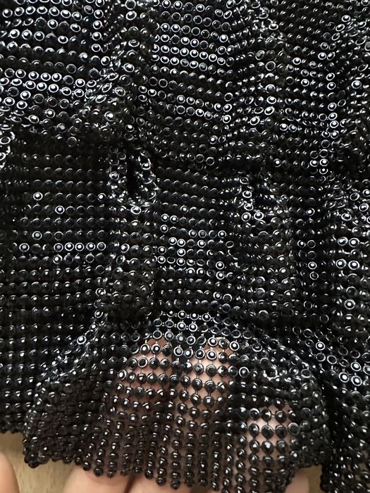 Mala preta toda em folhos brilhantes pretos