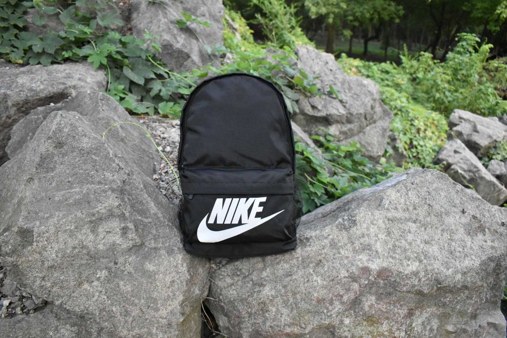Универсальный рюкзак Nike - чёрный, лёгкий, удобный для города