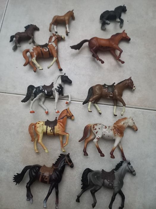 Cavalos com e sem sela