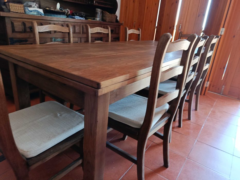 Mesa de jantar madeira macica castanho extensivel 15 cadeiras qualidade - DESOCUPAR