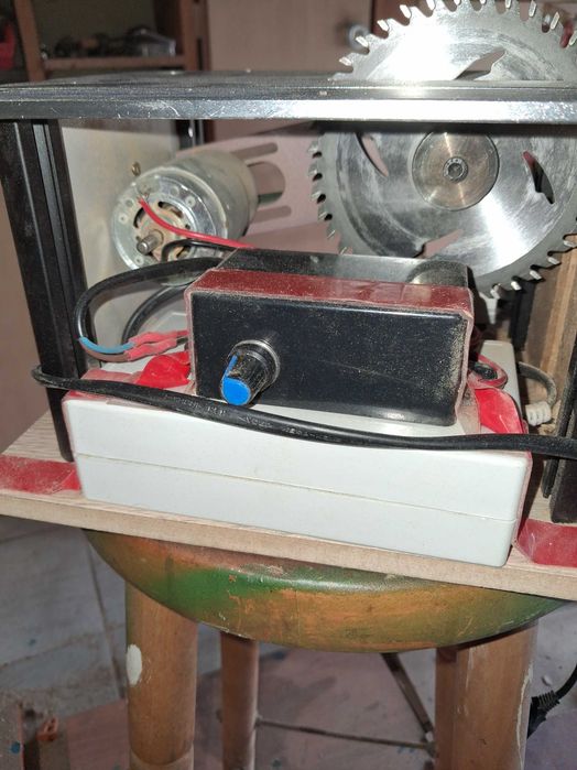 Minikrajzega z rozruchem elektrycznym.