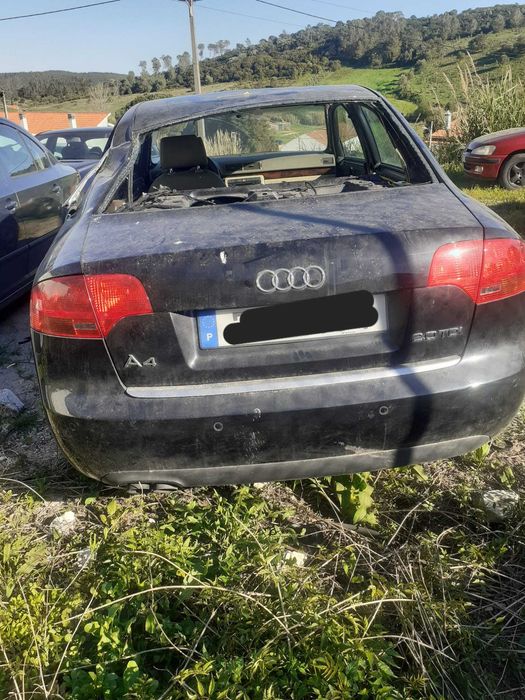 Mala para-choques e Farolins Audi A4 B7 carro