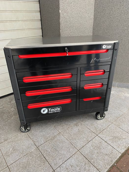 Szafa warsztatowa z wyposażeniem do warsztatu lub garażu 12/10