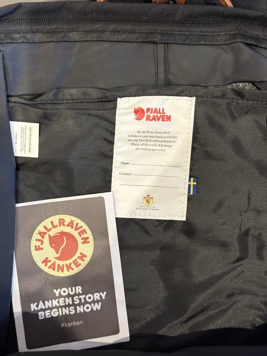 Mala Fjällräven Kånken preta com faixas em couro modelo laptop 17