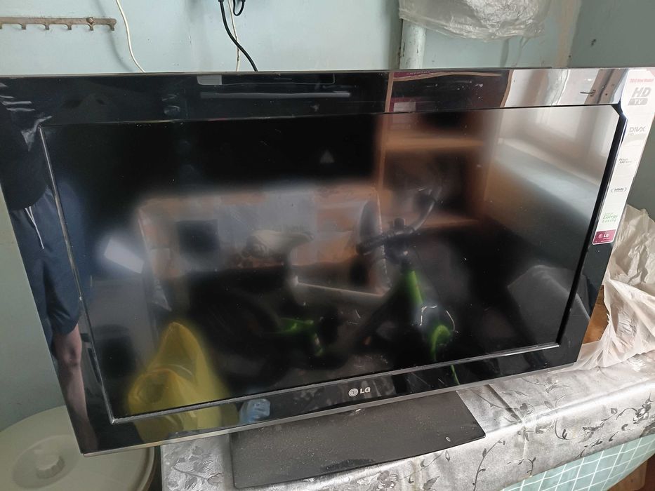 Телевізор LG звичайний