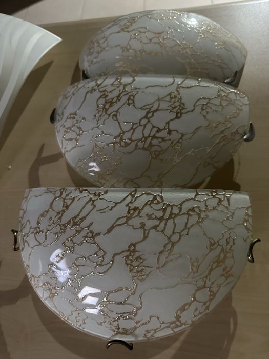 Люстры в стиле хайтек, из матового стекла , в идеальном состояние .