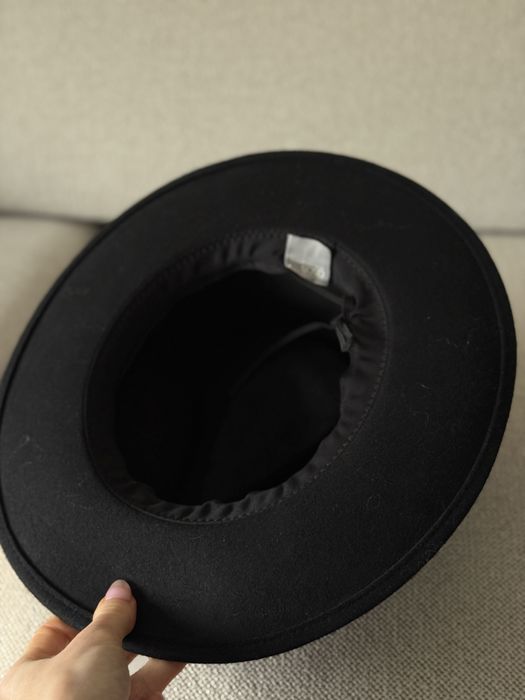 Hat with wide-brim