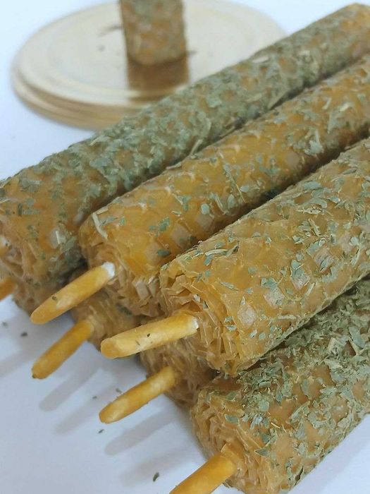 Свічки з травами: роза, полин, м'ята, калина, папороть. свічка вощина