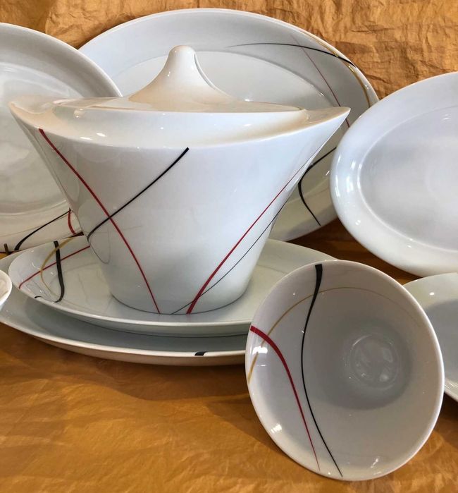 conjunto de peças de mesa em porcelana da spal, coleção "la folie"