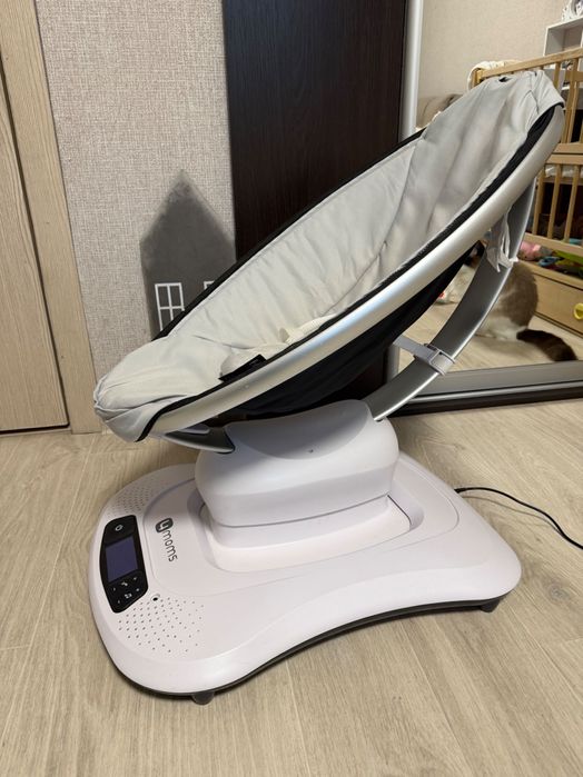 4 moms 4.0 mamaRoo заколисуючий центр гойдалка укачивающий