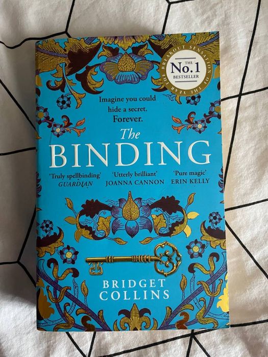 Книга Bridget Collins The binding англійською
