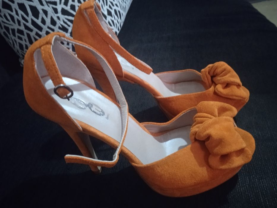 Sapatos com plataforma como novos