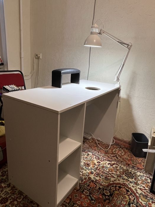 Стол маникюрный белый