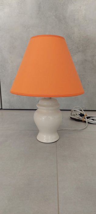 Lampka nocna na biurko szafkę nocną 240v