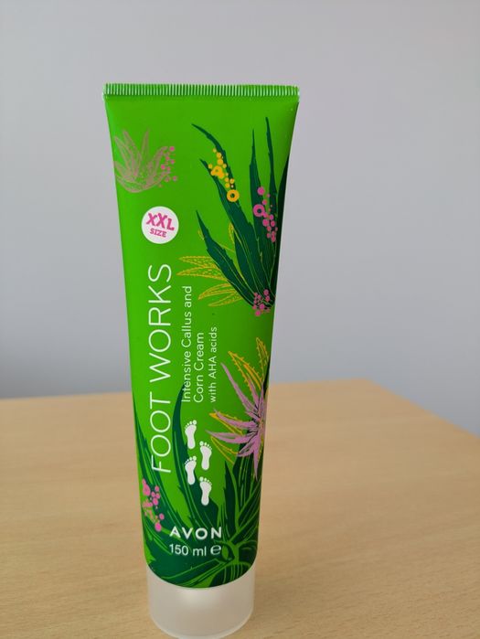 AVON KREM ZMIĘKCZAJĄCY zrogowacenia i odciski z kwasami AHA