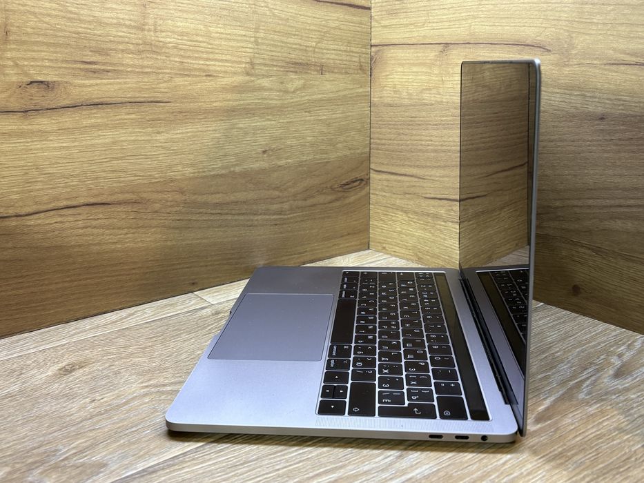 Apple MacBook Pro 13 touchbar 2018 16/256/core i5 ноутбук