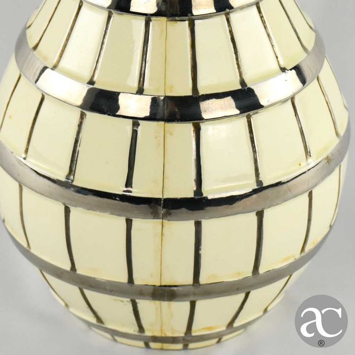 Jarro inglês em pó de pedra, tampa em estanho, finais do século XIX