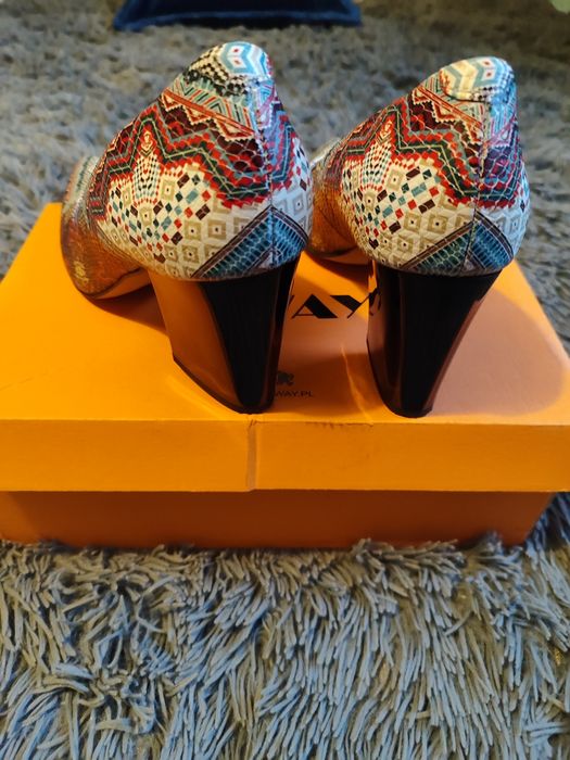 Czółenka ze skóry multi kolor firmy Saway rozm. 41