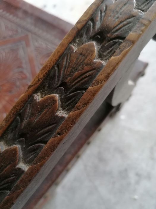 Duas poltronas antigas de couro