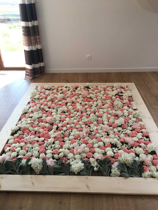 Ścianka z kwiatów idealna na chrzciny, wesela, urodziny