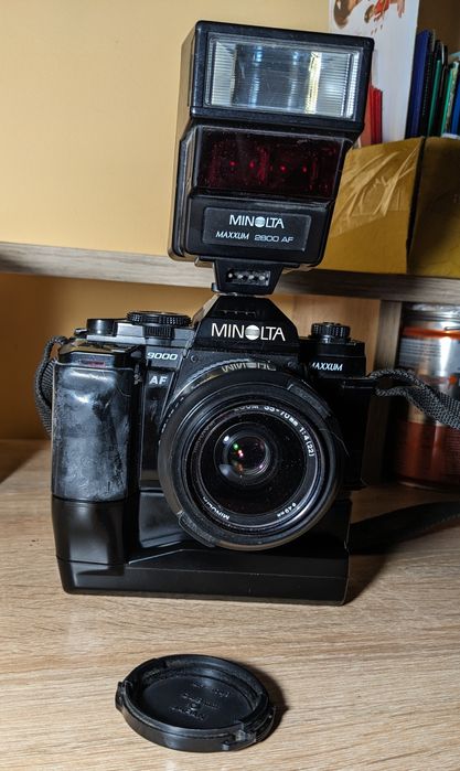 MINOLTA MAXXUM 9000 AF aparat lampa obiektyw pokrowiec motor drive bat