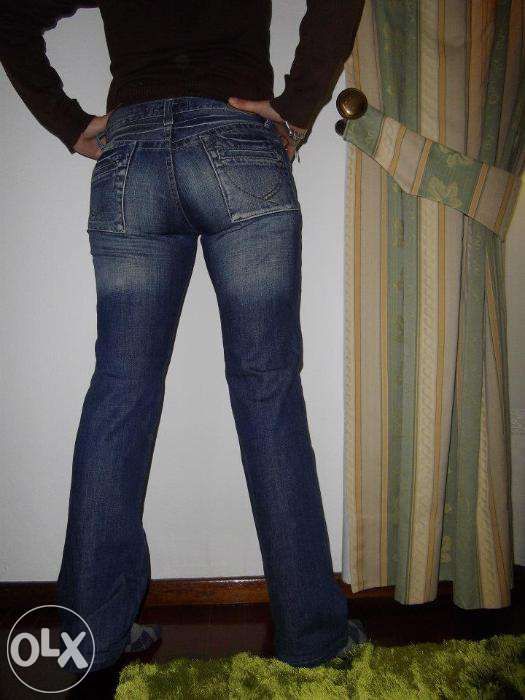 Calças de ganga, bastante confortáveis.