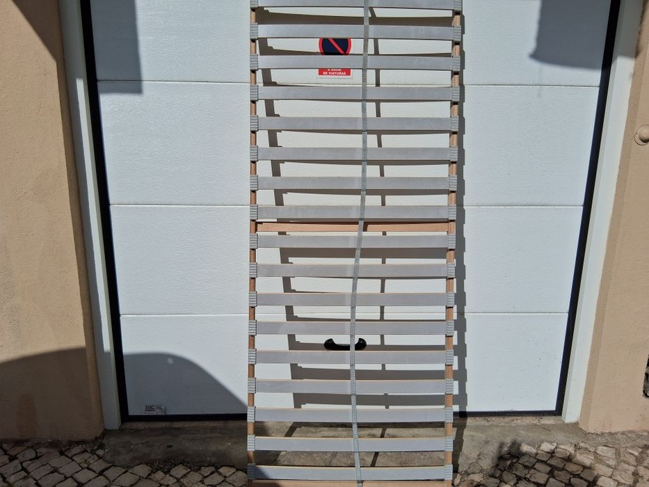 Estrado para cama. Estrutura em madeira.