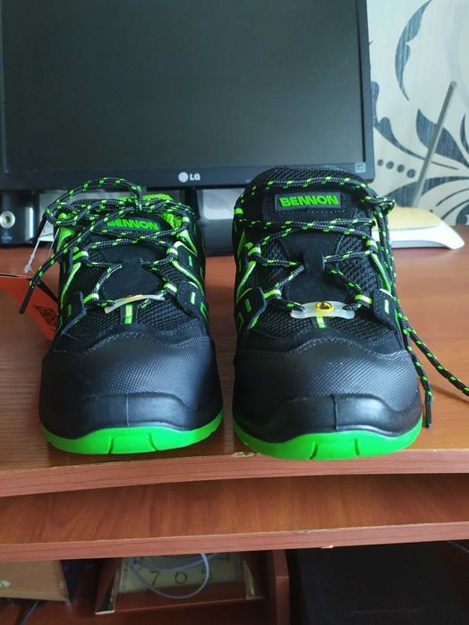 Робочі кросівки з захисним носком